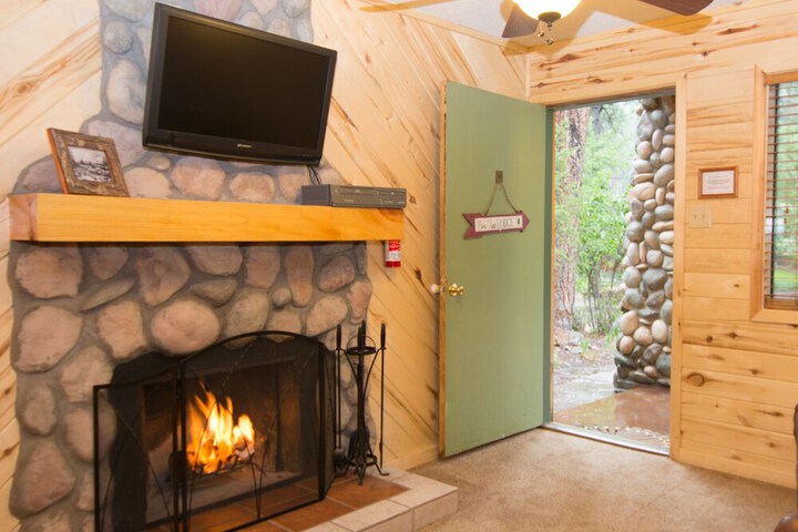 Upper Canyon Inn & Cabins