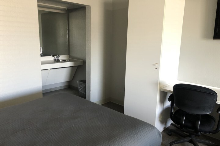 Room 8 of 8
