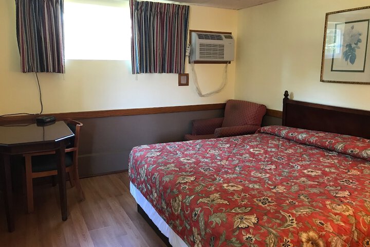 Room 8 of 27