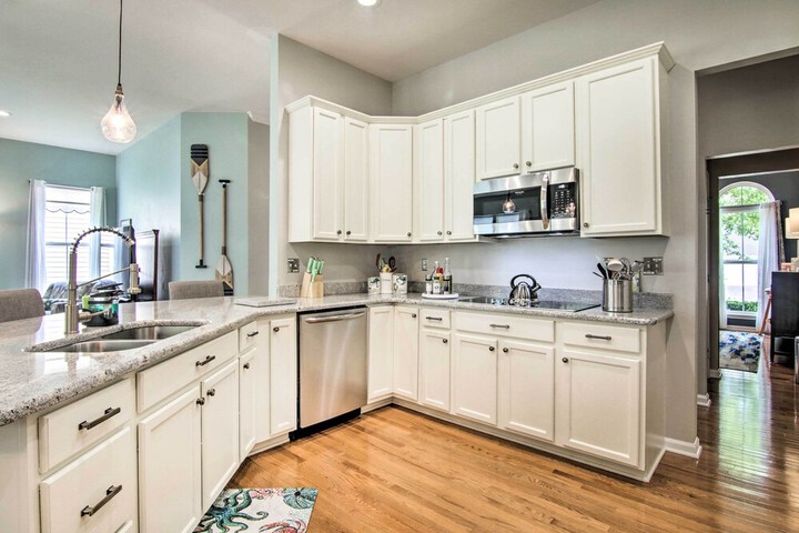 5 Mi to Bethany Beach: Chic Home w / Grill!