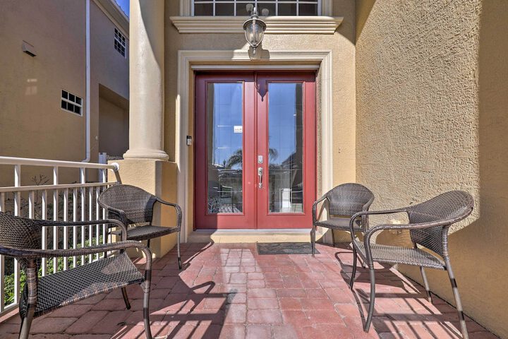 Waterfront Gem w / Pool & Dock in Apollo Beach
