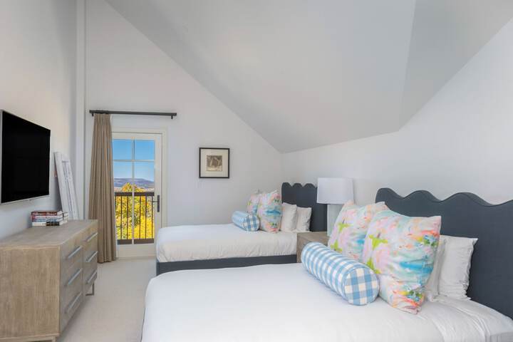 Madeline Hotel & Residences Auberge Collection