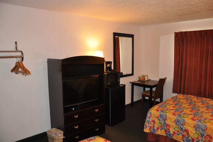 Room 9 of 14