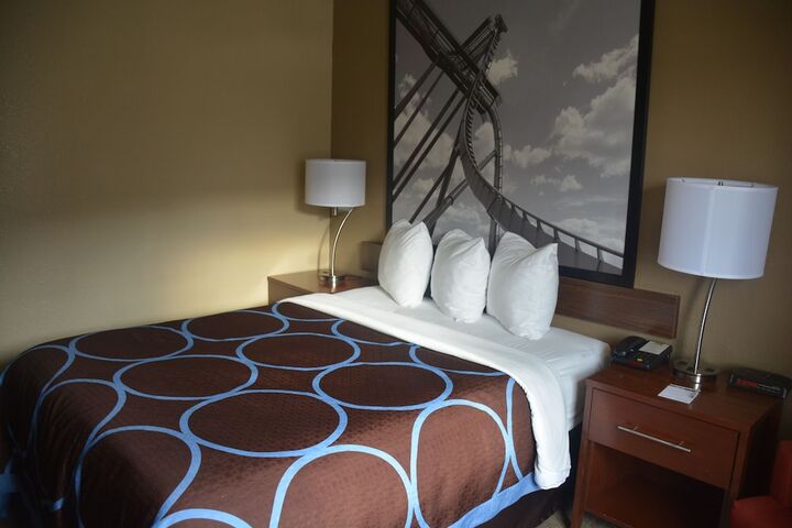 Room 14 of 26