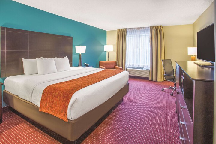 La Quinta Inn & Suites by Wyndham OFallon IL - St. Louis