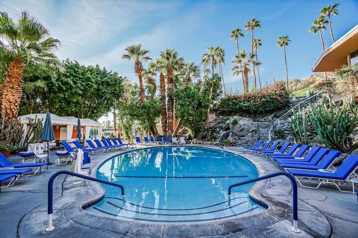 Pool 4 of 28