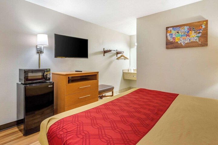 Room 6 of 25