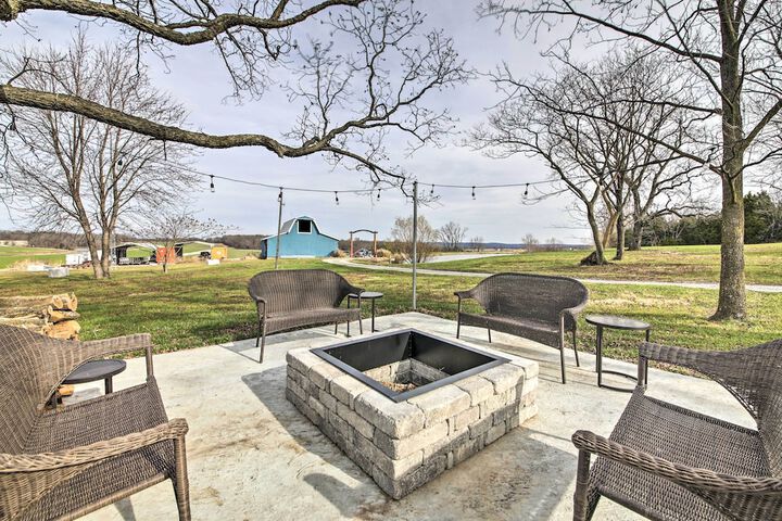 Farm-style Ste. Genevieve Retreat w / Fire Pit!