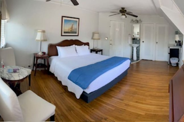 Room 11 of 35