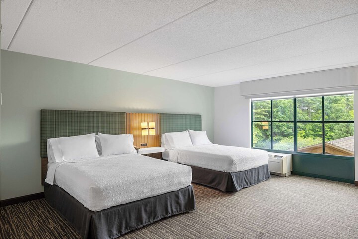 Hampton Inn & Suites Lake George