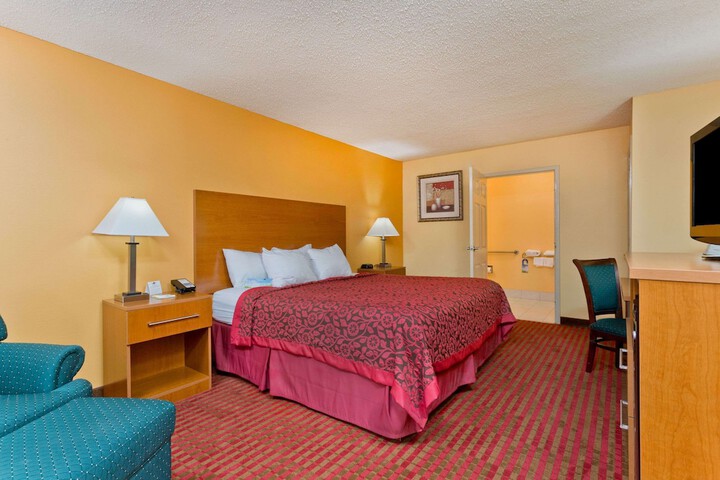 Room 32 of 43