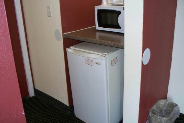 Budget Inn & Suites