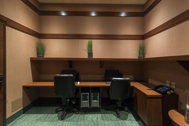 Business Center 57 of 60