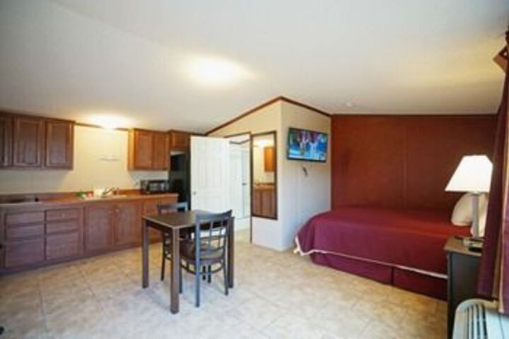 Eagle Inn & Suites