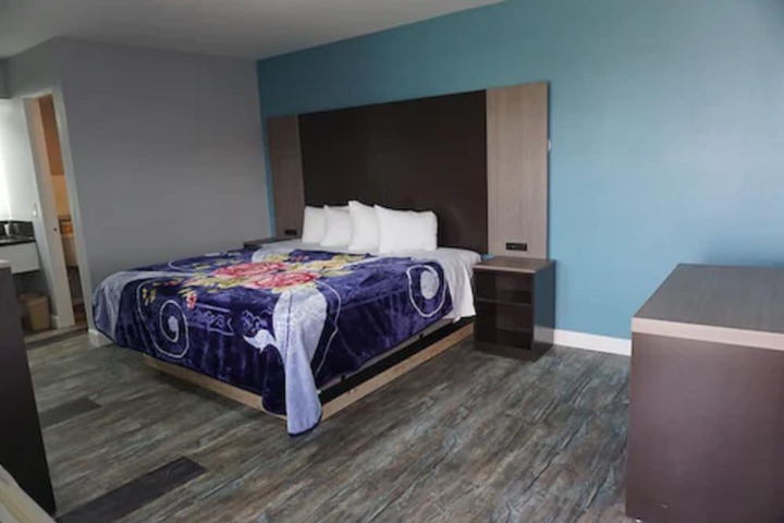 Room 8 of 11