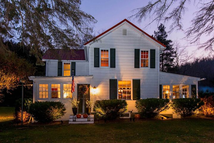 3-acre Lodge w / Snowmobile & Four-wheeling Trails