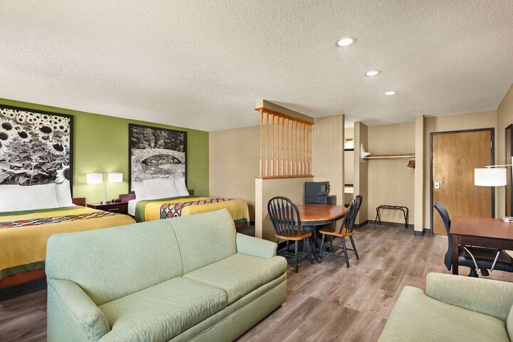 Super 8 by Wyndham Ankeny / Des Moines Area