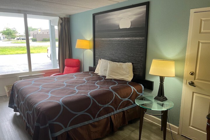 Room 6 of 23