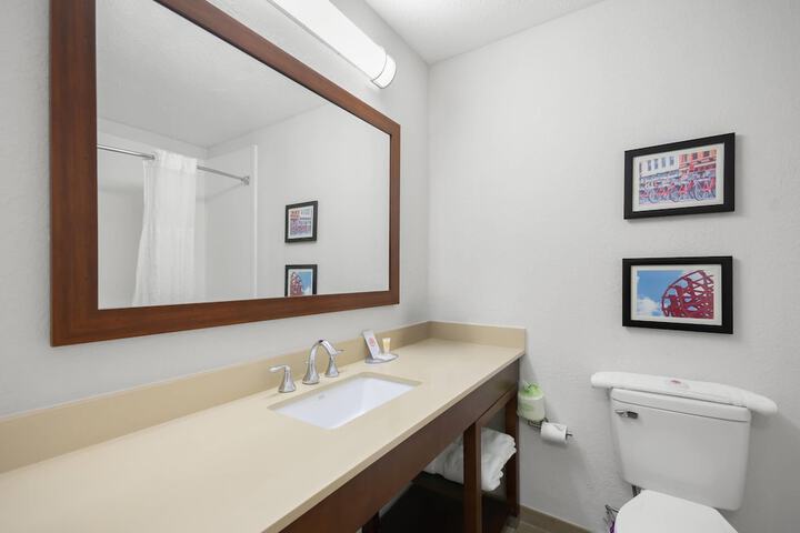 Comfort Inn & Suites Cincinnati Eastgate
