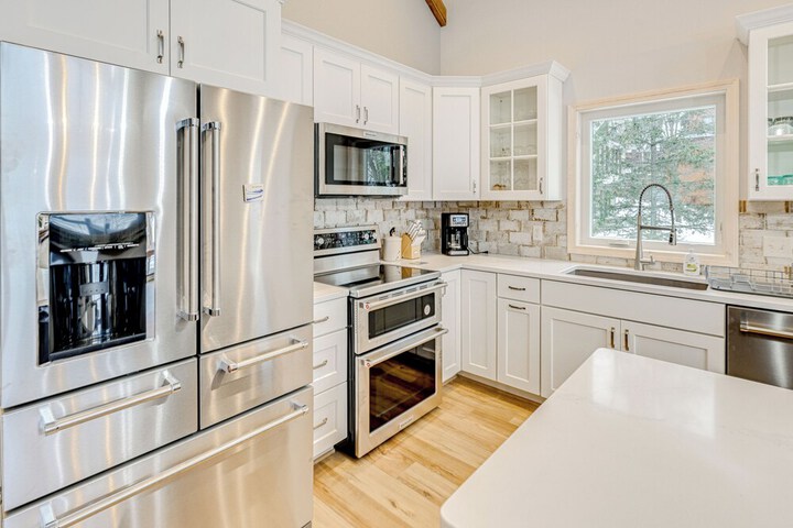 Lakefront Rhinelander Cottage w / Private Dock!