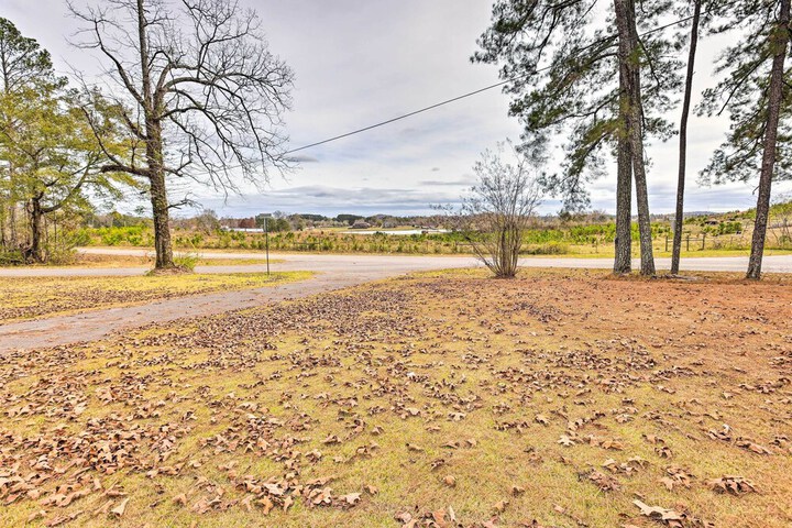 Charming Gadsden Home w / Golf Course Views!