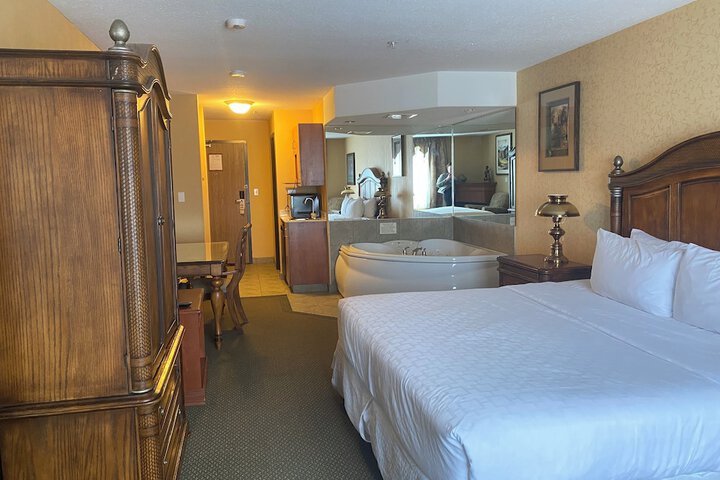 Merit Hotel & Suites
