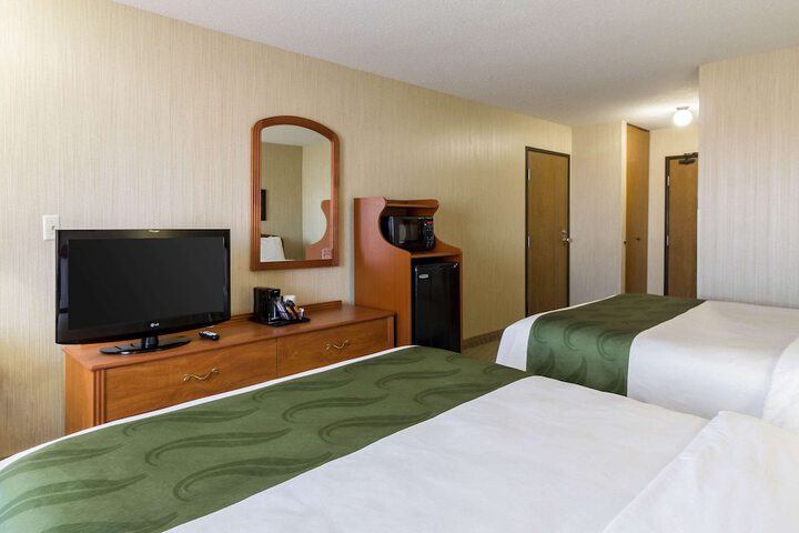 Room 32 of 49