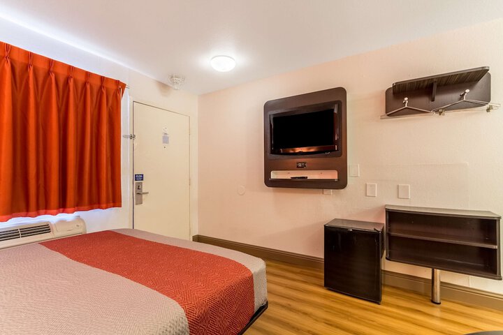 Room 20 of 33
