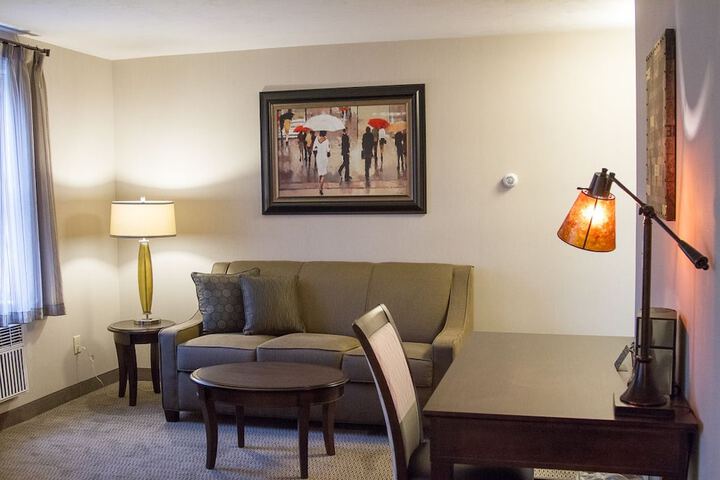 Room 10 of 33