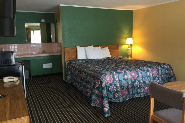 Room 21 of 33