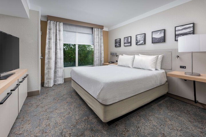 Room 12 of 37