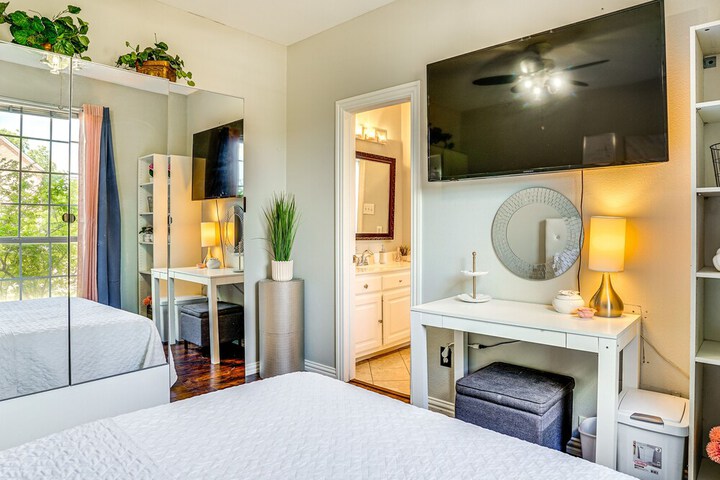 Explore & Unwind: Charming Bedford Apartment