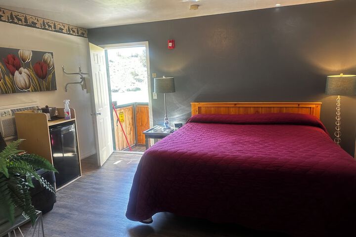 Rustic Inn Motel