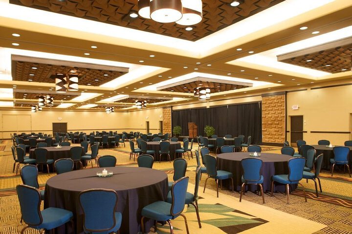 Ballroom/Hall 41 of 69