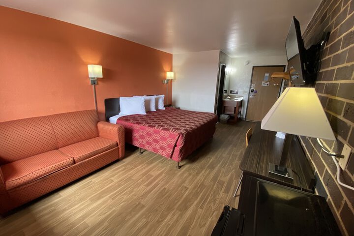 Room 11 of 34