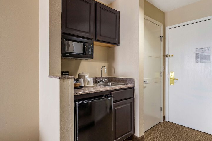 Room 17 of 37