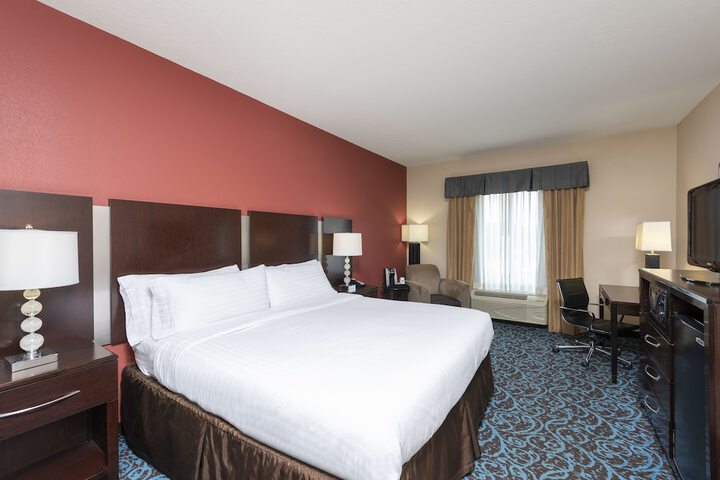 Holiday Inn Express Hotel & Suites New Philadelphia by IHG