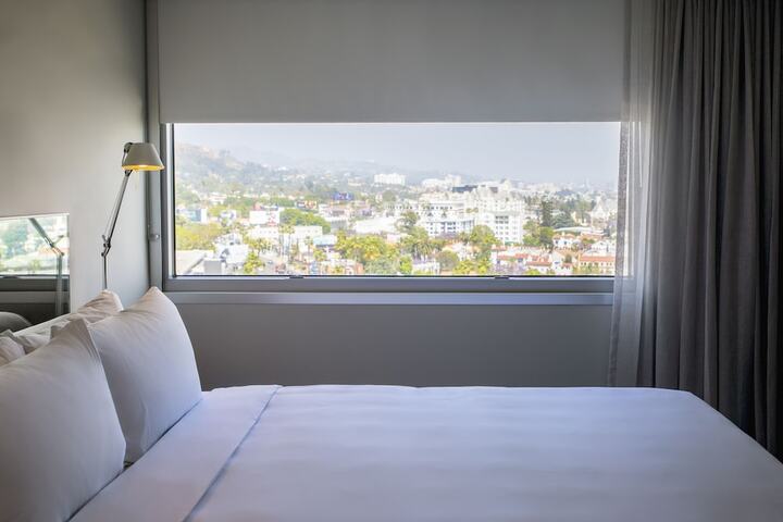 Room 50 of 61