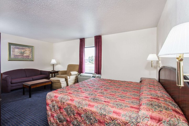 Room 8 of 17