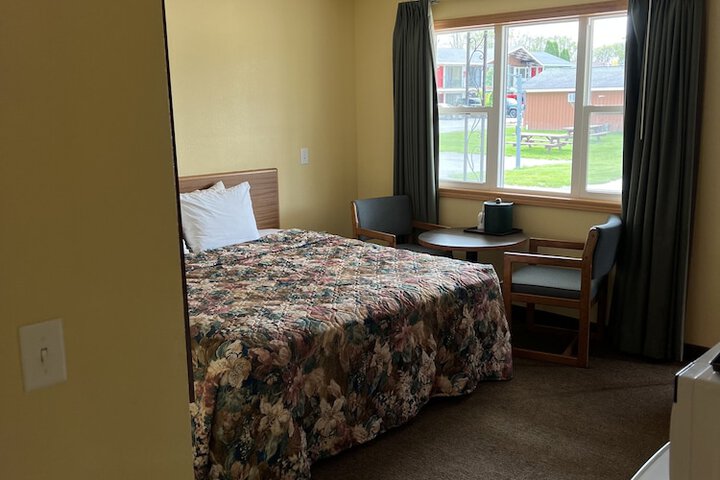 Room 56 of 443