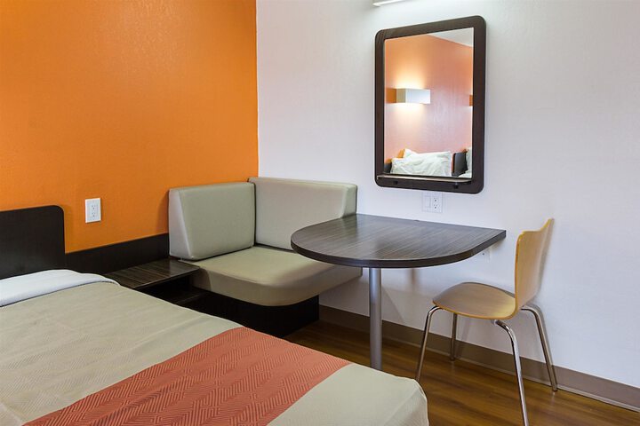 Room 18 of 32