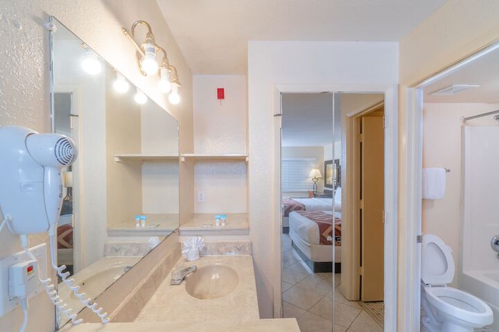 Room 27 of 28