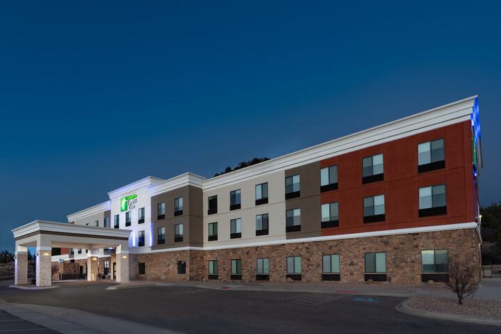 Holiday Inn Express & Suites Trinidad by IHG