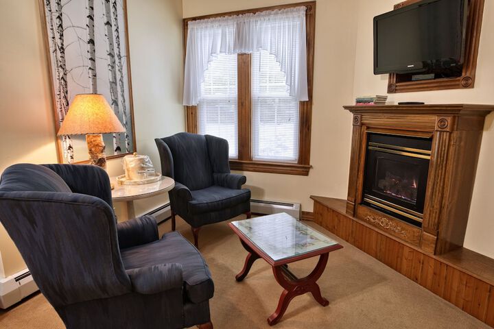 Rockwell Falls Inn and Wine Bar