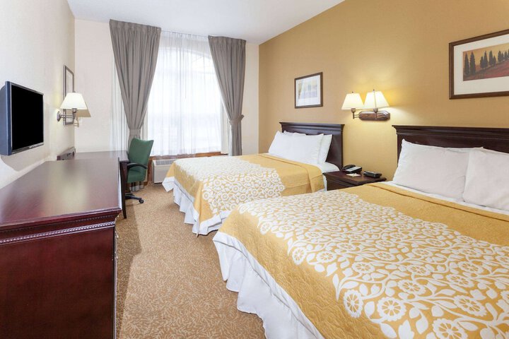 Days Inn & Suites by Wyndham Tucker / Northlake