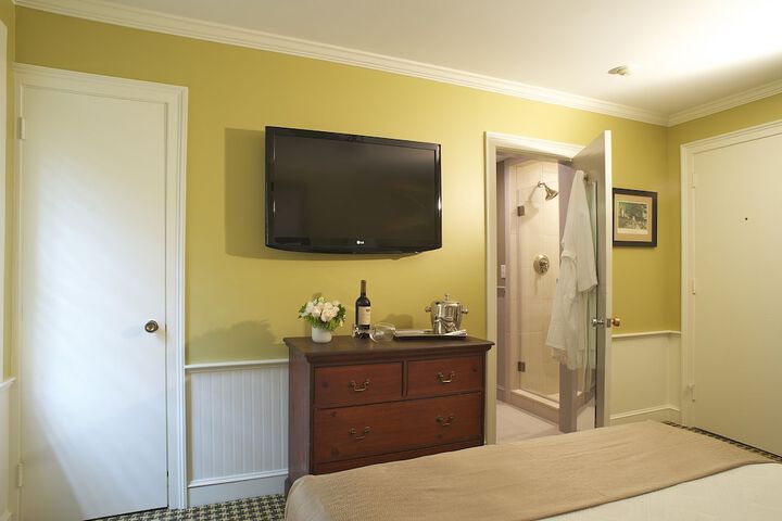 Room 16 of 28