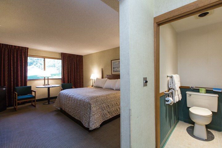 Room 44 of 77