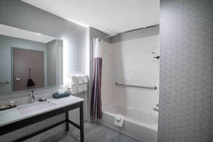La Quinta Inn & Suites by Wyndham West Memphis