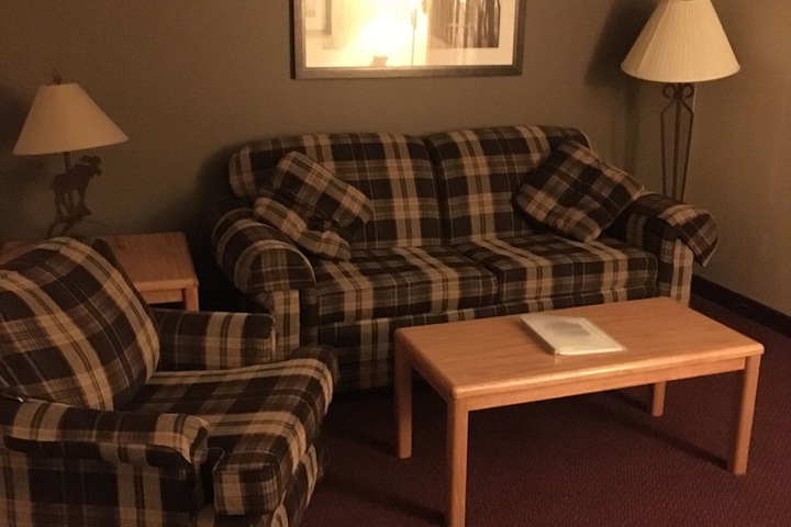 Moose Lake Lodge & Suites