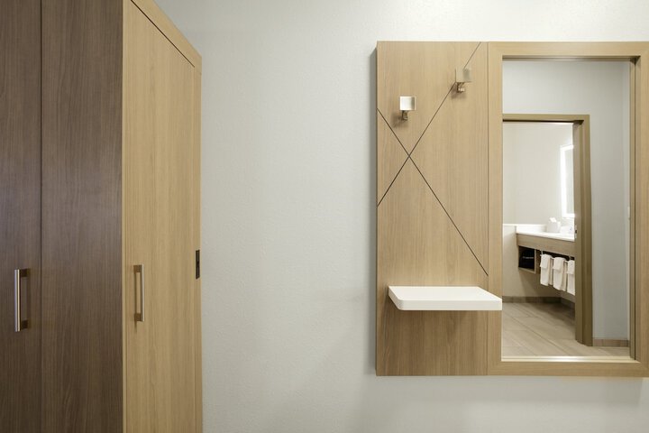 Room 14 of 28